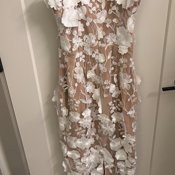 elliatt helena white strapless 3d floral embellished midi bridal dress medium - Picture 3 of 5